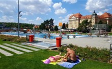 ZNOJEMSKÉ HISTORICKÉ VINOBRANÍ - hotel U DIVADLA - koupaliště LOUKA