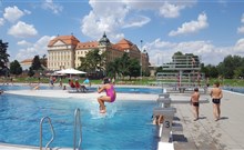 ZNOJEMSKÉ HISTORICKÉ VINOBRANÍ - hotel U DIVADLA - koupaliště LOUKA