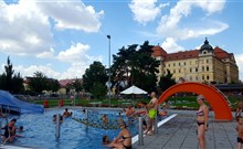 ZNOJEMSKÉ HISTORICKÉ VINOBRANÍ - hotel U DIVADLA - koupaliště LOUKA