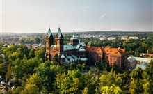 MERCURE KATOWICE CENTRUM - Katowice - Bazilika sv Ludvíka Krále a Nanebevzetí Panny Marie - novorománský klášterní kostel v Katovicích-Panewniki z počátku 20. stol.